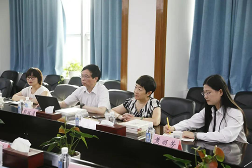 人生就是博临床前研究副总裁兼机构负责人彭双清教授，药效部执行主任董文心，药代安评项目负责人龙娜等
