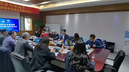 力鑫药业董事长&总经理高悦译、副总经理张倩、首席技术官陈成斌、研发商务总监刘恩桂、总经办主任张梦晗